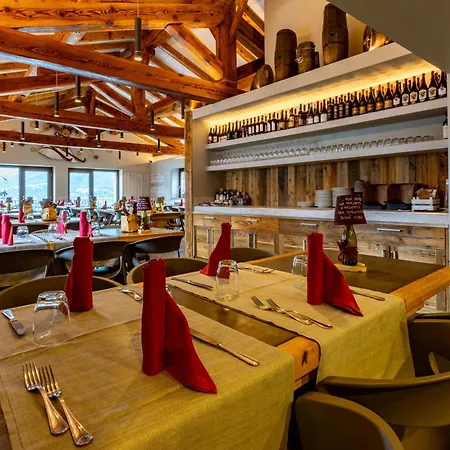 Hotel Monte Emilius 3*